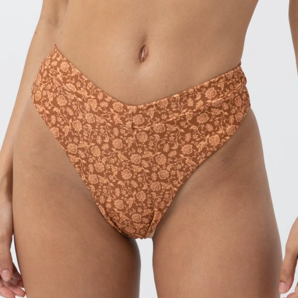 NWT Rhythm Nazare Paisley Deep V Hi Waist Pant